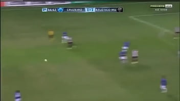 Preview 1 of Simone Fox Titty Play - Gol do Ronaldinho Gaucho contra o cr&uuml_zeiro (para maiores de 21 anos)