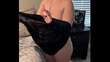 Preview 1 of Girl Juicy Pissing Ass - Getting ready for a photo shoot