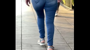 Preview 1 of Mihylmcbc - Nalgona latina en jeans