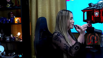 Preview 2 of Sasha Grarey - Emily Narizinho Mostrou seu rab&atilde_o gostoso e seu pau na calcinha pro Ruan,  ser&aacute_ que ele gostou? - Podcast P&aacute_pum no Barraco!