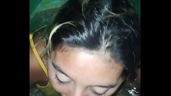 Preview 1 of Big Bezzer - Puta mexicana mamando verga en la piscina sin miedo ser vista por los vecinos