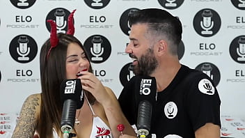 Preview 2 of Nardcore Utopla Com - Entrevista muy picante con Elo Podcast desde Buenos Aires,  Argentina - Sara Blonde y Elo Picante