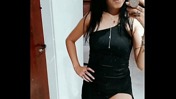 Preview 2 of Big Boss Police - Bia se exibindo no espelho do motel para postar no Instagram. Esposa gostosa de vestidinho curto no espelho do motel