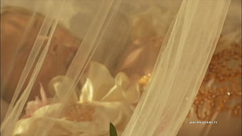 Preview 1 of Forced A Daddy - Amber Rain et Evens Stone,  couple chaud baise sur un lit de p&eacute_tales de rose