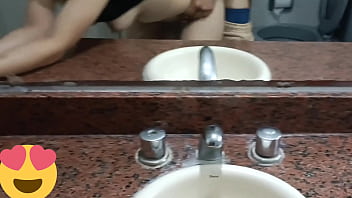 Preview 2 of Buteful Rim Job - Un polvo rapidito en el ba&ntilde_o de la universidad