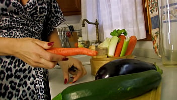 Preview 1 of Lang Film Deutsch - SLUTTY HOUSEWIFE MATURE COUGAR WITH ANAL PORN