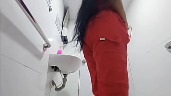 Preview 3 of Ngnx Sexy Movi Punjbi - Camara amateur en el ba&ntilde_o de hospital graba a pacientes y enfermeras meando