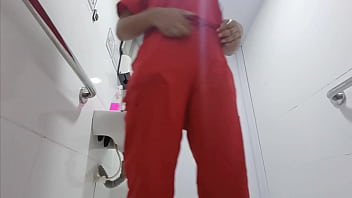 Preview 1 of Ngnx Sexy Movi Punjbi - Camara amateur en el ba&ntilde_o de hospital graba a pacientes y enfermeras meando