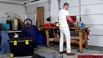 Preview 1 of Cari Tube Kisiing - FalconSex.com - When Alfonso Osnaya decided to borrow a drill from handyman Roman Todd,  he wasn&#039_t expecting to get his ass drilled by the muscle man&#039_s big tool!