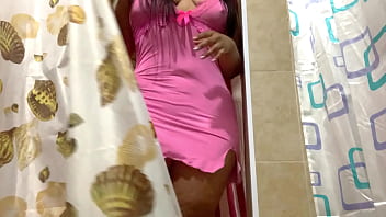 Preview 3 of Sweet Hot Fuck - CAMARA OCULTA EN EL BA&Ntilde_O MADRASTRA EN PIJAMA MEANDO