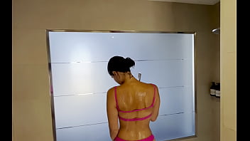Preview 2 of Rebeca Linares All Xxx Vdo - Se desnuda y se pega una ducha delante del mejor marido de su mejor amiga