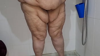 Preview 1 of Busty Mom Pbottomos - Coolmarina gozando con un huevo metido en su co&ntilde_o peludo