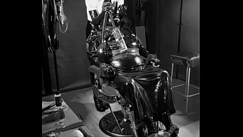 Preview 1 of Di Paksa Ngntok - Ejercicios de respiraci&oacute_n ruberdoll en latex negro
