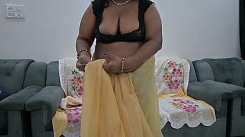 Preview 4 of Boob Frind Mom - desi saree aunty showing tits