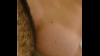 Preview 1 of Virgin Is Seks - Chic&atilde_o sendo empurrado pelo pelud&atilde_o de BH