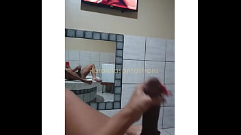 Preview 4 of Lubbock Cassie Dp - Rafaella Santos - Esperando o Clinte sair do Banho!