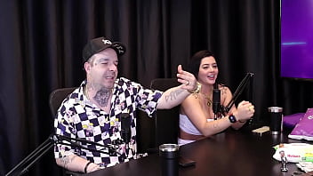 Preview 4 of Public Agent Czech Street - A mulher beijou ele e irritou um outro homem,  que ficou furioso,  e o cara gozou na porta do carro - Freddy,  O Rei do Dogging (Toda hora sem parar) (SHEER/RED)
