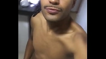 Preview 3 of Mommy Fuk Daughter Lesbo - NOVINHO BRASILEIRO DANDO AULA DE BOQUETE