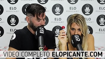 Preview 1 of Indonesi Makassar Hebo - AVRIL PILOT JUEGA PIEDRA PAPEL O TIJERA CON ELO PODCAST Y MUESTRA LA COLA