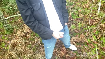 Preview 2 of Sanileanxxx - Wichsen und Abspritzen im Wald