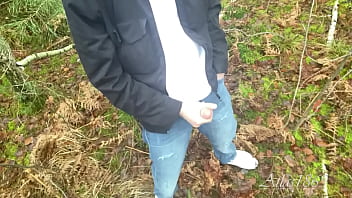 Preview 4 of Sanileanxxx - Wichsen und Abspritzen im Wald
