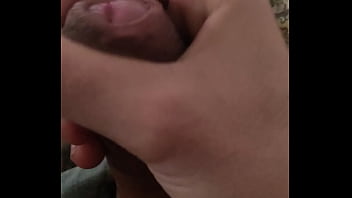 Preview 2 of Big Bobbs Full Cute Movies - NOVINHO BRINCANDO COM O PAU