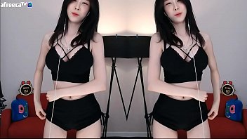 Preview 2 of Indenhindi - G&aacute_i H&agrave_n Quốc nhảy đi đi đi