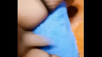 Preview 2 of Jav Porn Cocuk Annesini Sikiyo - Pito chico brincando teniendo un dildo metido