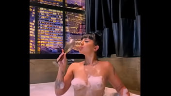 Preview 1 of Swety Girs - tattooed bitch in the bathtub