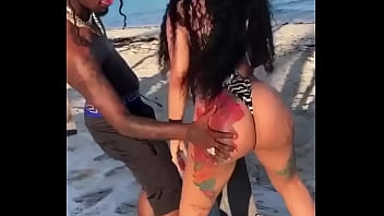 Preview 4 of Interracial Mature In - Playa y baile y culo