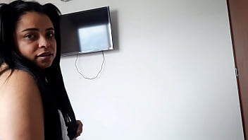 Preview 1 of Hardcore Strapon Lesbo - Le pido ayuda a mi hermanastra con la tv. Termina chup&aacute_ndome la polla.