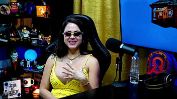 Preview 4 of Milfs Movi - Geisy Dk Mostra sua tatuagem linda das costas,  e pede pro Ruan colocar ela de quatro! - P&aacute_pum no Barraco! - Ela Manda