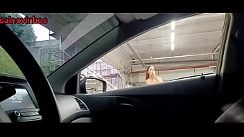 Preview 1 of Xnx Vodeo - Arrisquei uma punheta para gostosa no estacionamento do mercado ela observou!