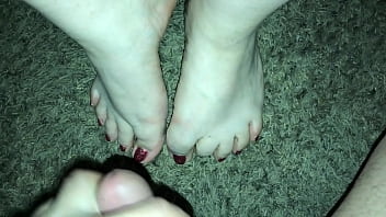 Preview 2 of Money In Car Arab - Cumshot over hot wife&rsquo_s toes (Cum on feet)