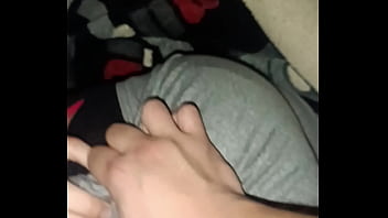 Preview 2 of Big Nigga Fucksmia Khalifa - despierto a mi Roomie para sexo y termina CHUPANDOME las patas