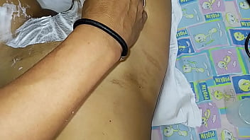 Preview 3 of Loud Top - Afeitando con hojilla a mi esposa segunda parte