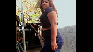 Preview 2 of Big Tit Mother In Law Kitchen - Calcinha marcando da crente gostosa