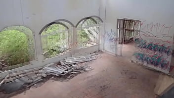 Preview 1 of Selfish Bus - exhib SM dans un village vacance en ruine