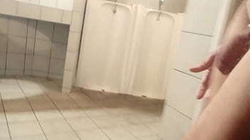 Preview 1 of Oeoe Reina - visit naked og public toilet