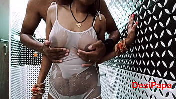 Preview 2 of Cshool Hd Video - Hot Indian Bhabhi ki Zordaar Bathroom Mai Chudai In Hindi Audio
