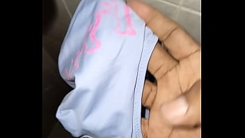 Preview 1 of Wapanal Ondo - Culeandome el calzoncito de mi peque&ntilde_a hijastra