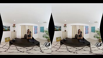 Preview 1 of Putting Milf - Gianna Dior - WankzVR - Pound Check