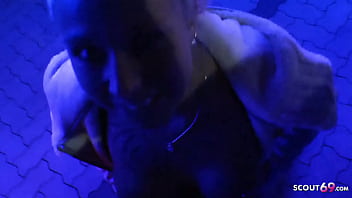 Preview 4 of Guin Mia Porn - Fremden bei Waschbox abgeblasen - Deutsche Amateurin liebt Schw&auml_nze
