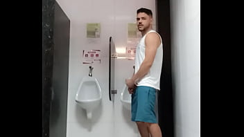 Preview 4 of 14year Hot Girl He Vedio - Safadeza no banheiro da academia