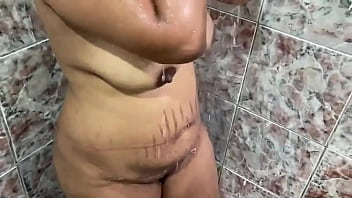 Preview 1 of Aspen Romano - Minha namorada no banho ,  filmei essa gostosa e ela queria foder!