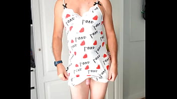Preview 1 of Fedom Faceslaping - Je suis excit&eacute_ dans ma nouvelle nuisette love