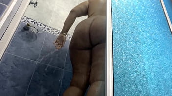 Preview 4 of Manhattan Tube - Hermosa hermanastra grabada con lycra apretado tomando una ducha (CULONA BBW)