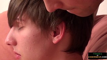 Preview 2 of D Xxx Online - Twink jerked off during amateur rub down