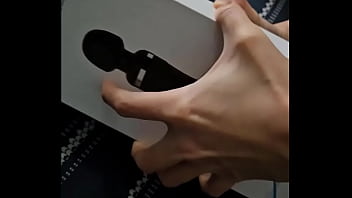 Preview 1 of Awek Suara Manja - Le regalo un Domi,  su primer consolador y en 1 minuto termina teniendo un squirt y escurriendo el piso