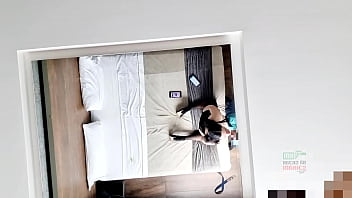 Preview 2 of Cute Baby Girl Fuk - Follando a una madura liberal mientra su marido esta dando clases,  le hace videollamada y se masturba en el ba&ntilde_o de la Universidad 1